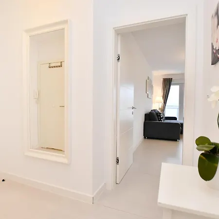 Apartment Navigator-port View *